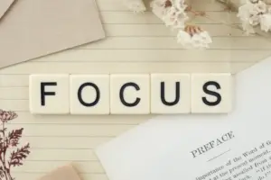 10 WAYS TO STAY FOCUSED WHILE STUDYING