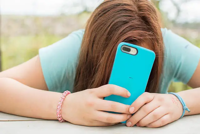 How to Recognize When a Teen Needs Professional Support for Mental Health